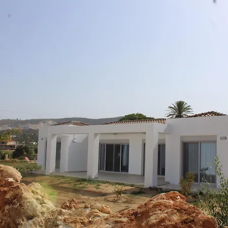 White Three Bedroom Βίλα Μηνιά