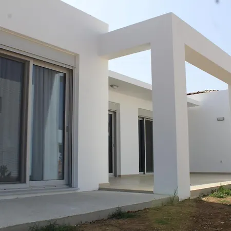White Three Bedroom Βίλα *