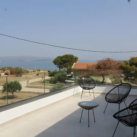 White Three Bedroom * Μηνιά