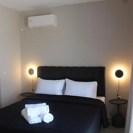 White Three Bedroom * Μηνιά