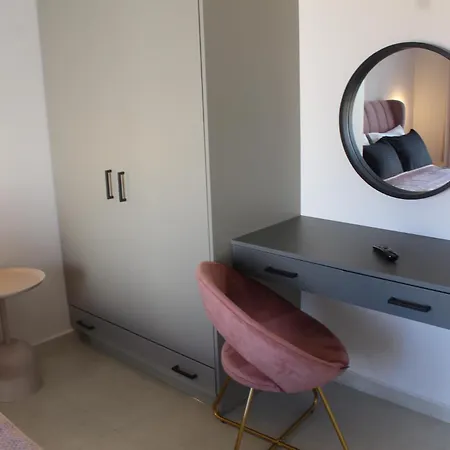 White Three Bedroom Βίλα Μηνιά
