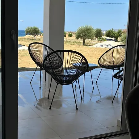 White Three Bedroom * Μηνιά