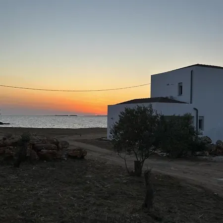 White Three Bedroom * Μηνιά