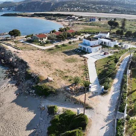 Βίλα White Three Bedroom *