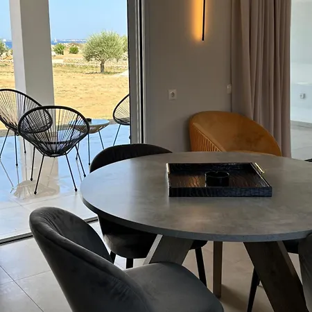 Вилла White Three Bedroom