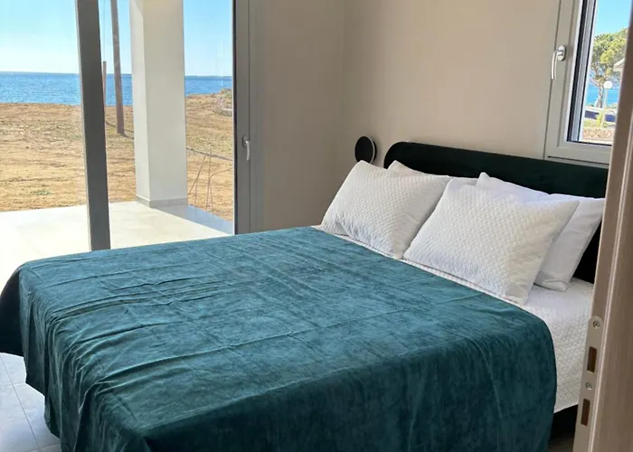 Βίλα White Three Bedroom Μηνιά