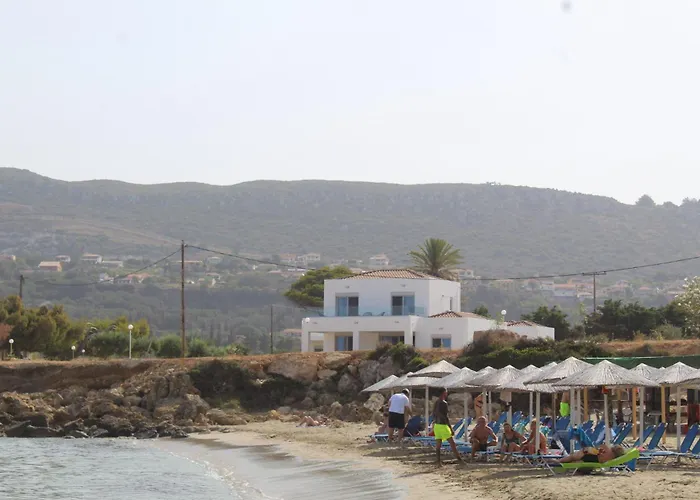 Βίλα White Three Bedroom Μηνιά