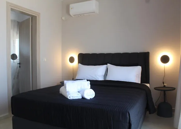 White Three Bedroom Βίλα Μηνιά