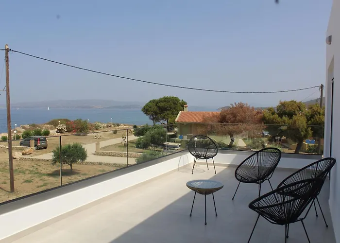 White Three Bedroom * Μηνιά