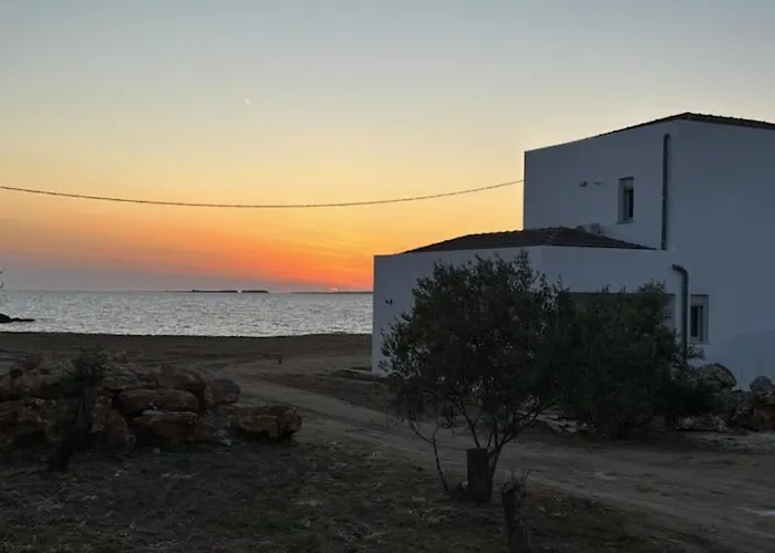 White Three Bedroom * Μηνιά