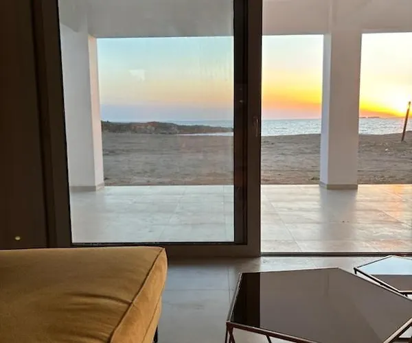 White Three Bedroom Βίλα
