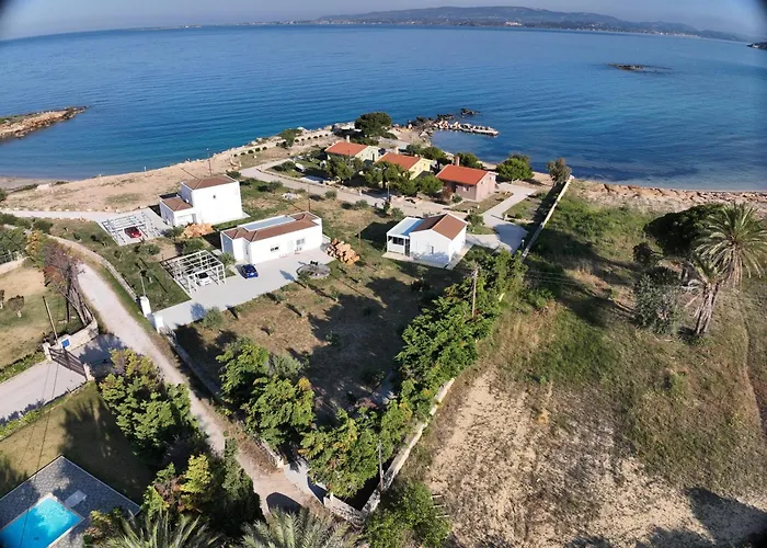 White Three Bedroom * Μηνιά
