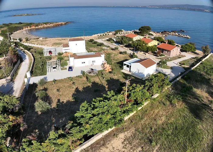 White Three Bedroom * Μηνιά